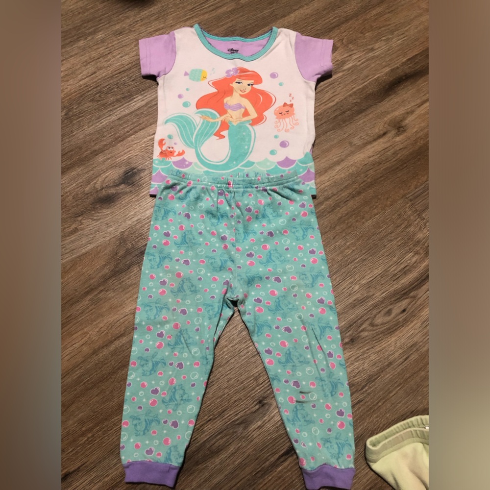 Little Mermaid pjs - Picture 3 of 8